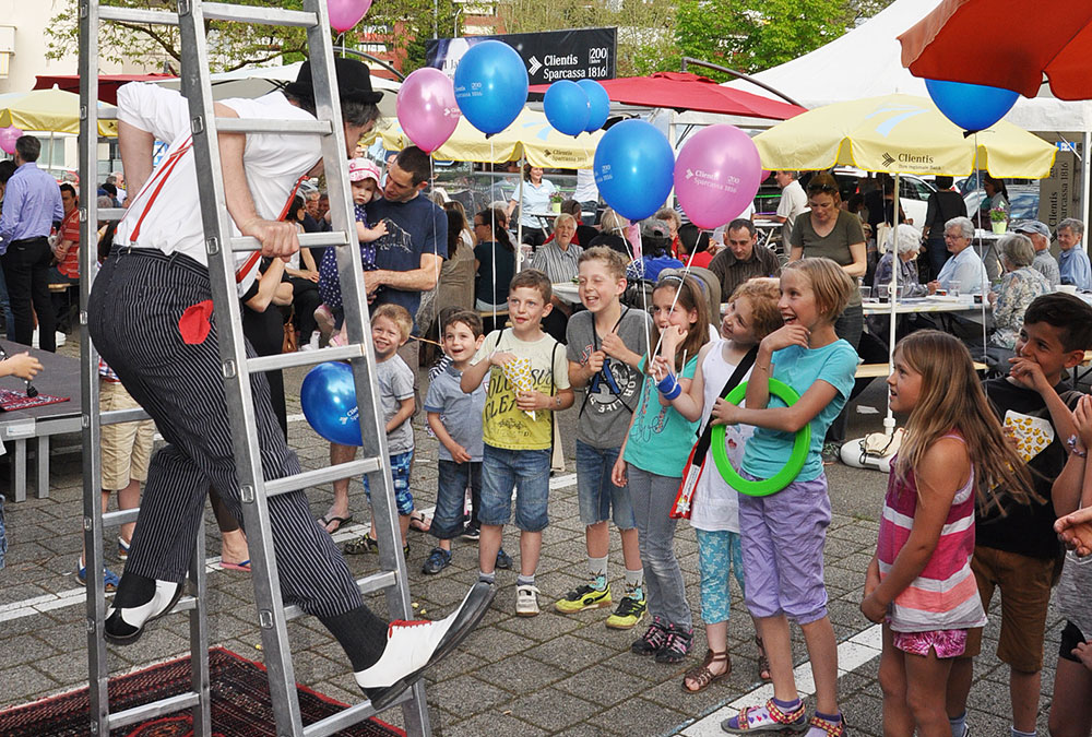 Jubiläums-Fest lockt Hunderte an